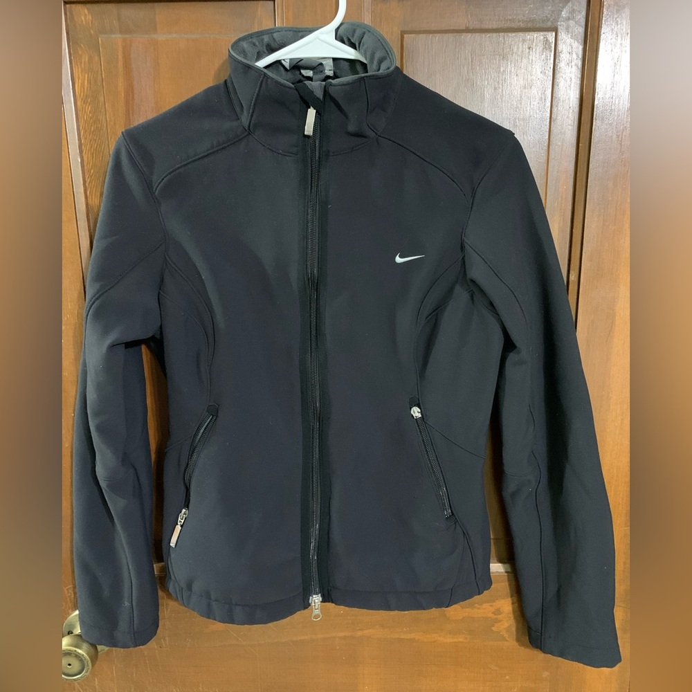 Nike Black Utility Jacket with Streamlined Design
